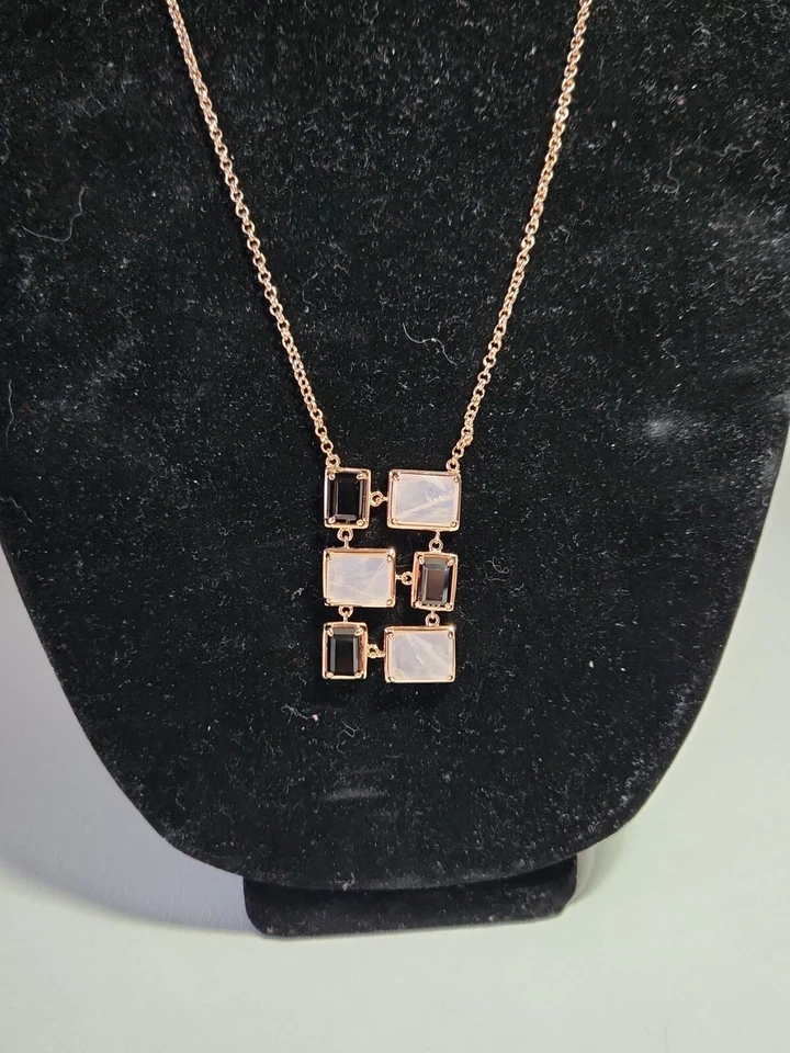 Collar Bronce Italia 36' con Cuarzo Rosa y Centro de Ónix Foto 3 de 4