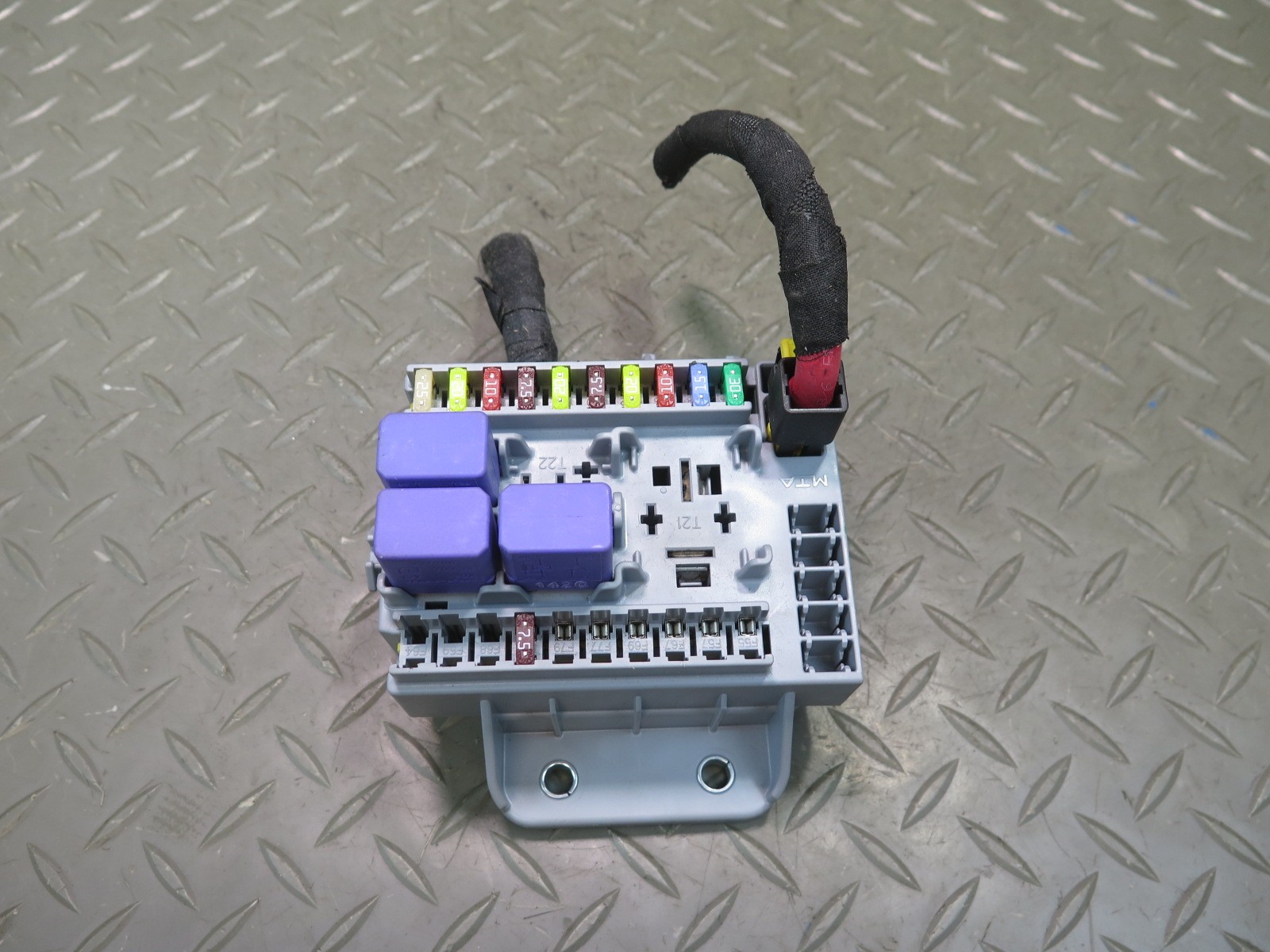 2009-2012 MASERATI GRANTURISMO M145 4.7L SAM FUSE RELAY BOX MODULE 60681003