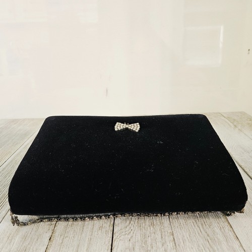 Schwarze Samt Abendtasche Clutch Handtasche mit silberfarbenem Schmetterling Akzent - Bild 7 von 17