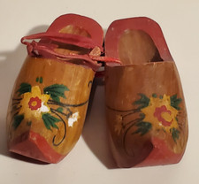 HOLLAND DUTCH PAINTED CARVED MINI WOODEN SHOES NETHERLANDS WOOD PAIR DECORATIONS