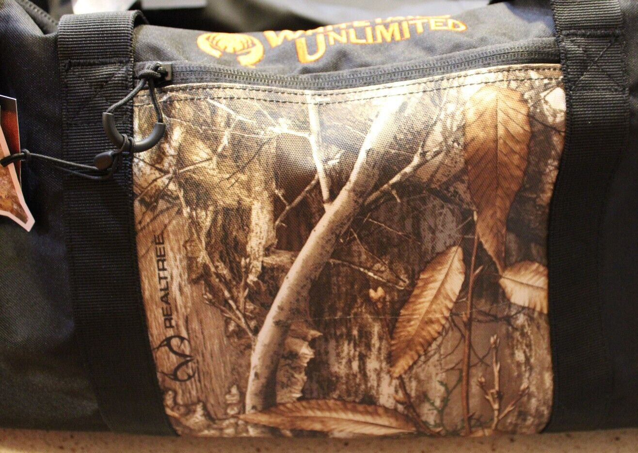 NWT Alps Outdoorz Whitetails Unlimited Camo Large Duffle Bag Approx. 25"x13"x13"