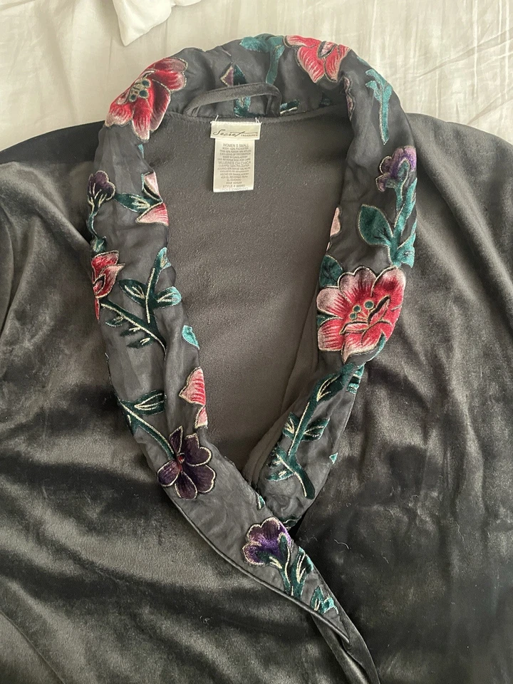 Bata Kimono Vintage Secret Treasures Terciopelo Burnout Tono Joya Floral Negra Talla S Foto 4 de 4
