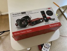 Focusrite Scarlett 2i2 Studio Pack (Gen 3) (senza fili)