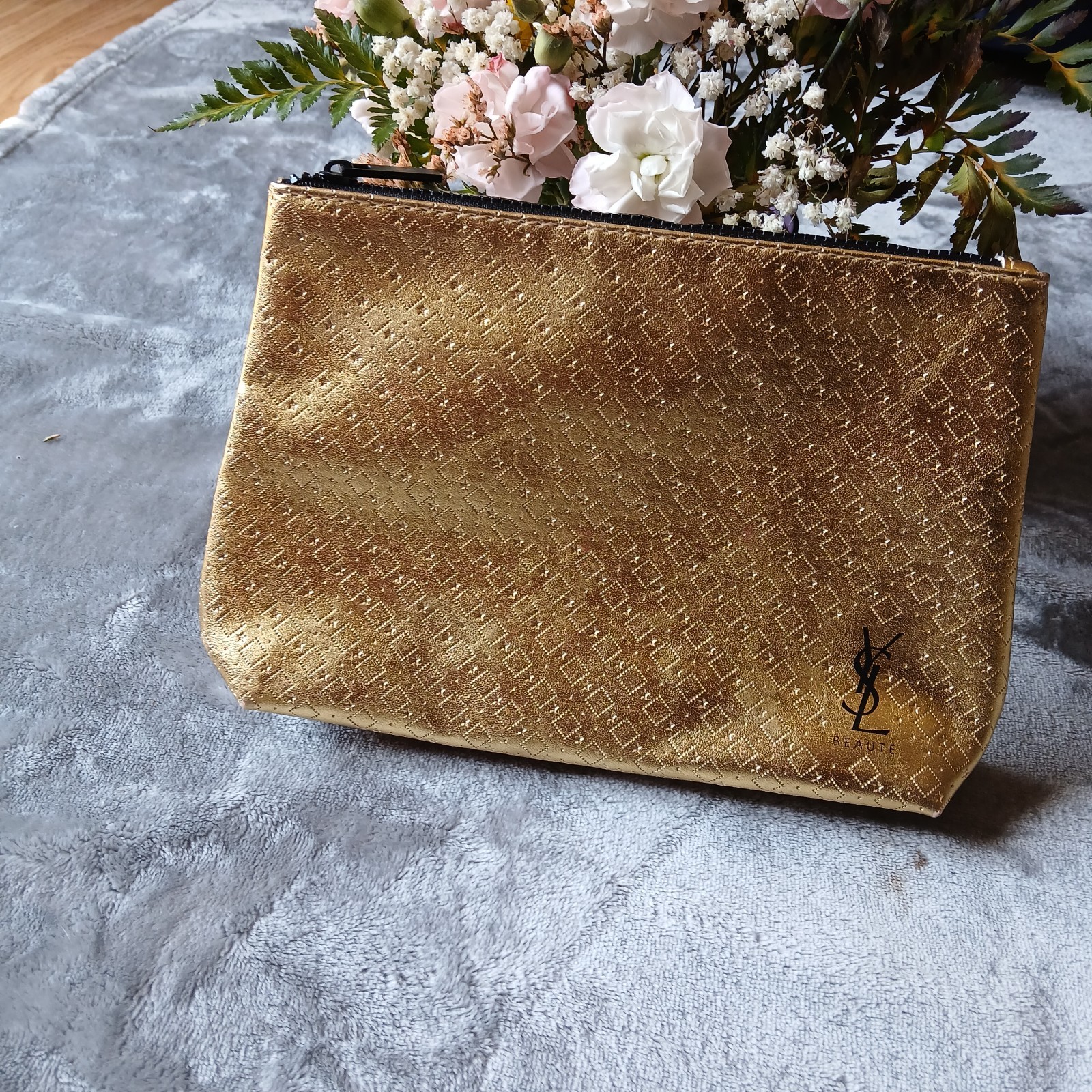 Yves Saint Laurent YSL Beaute Bag Borsa di bellezza cosmetica oro