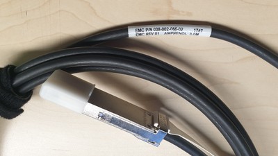 EMC Amphenol 038-002-066-02 Kabel 40Gbits QSFP+ 2 QSFP+ 3m Direct Attach Kupfer 