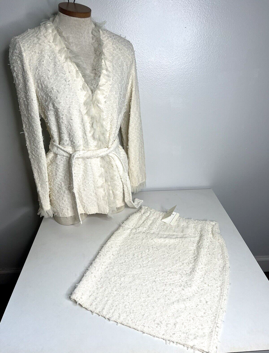 St. John White Boucle Knit 2pc Ruffled Trim Jacket Skirt  display picture 3