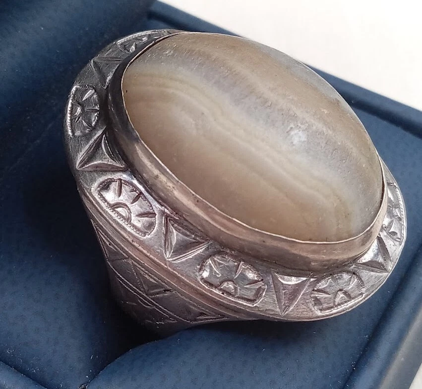 Big Bold Unique Sterling Silver Men's Ring with Cabochon Agate - Size 13 - Image 3 of 4