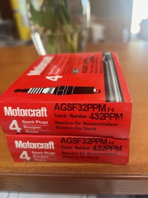 Spark Plugs Double Platinum Motorcraft  #AGSF32PPM 2 Boxes of 4  New  S8028