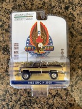 1/64 GREENLIGHT CHASE 1982 GMC K-2500 FALL GUY BLACK CHROME