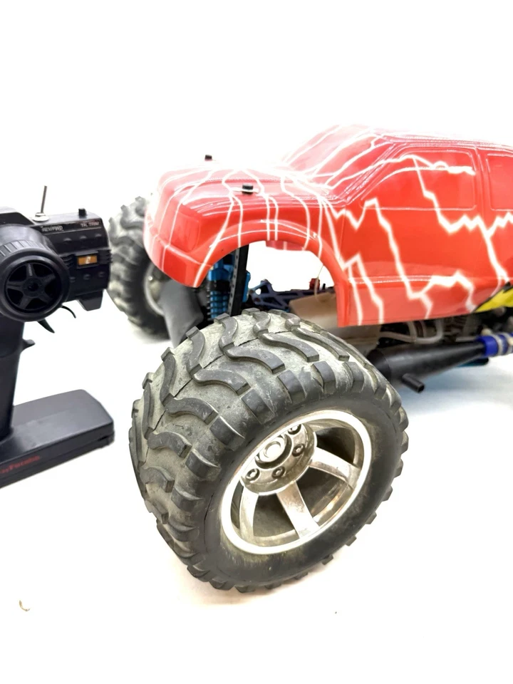 VINTAGE Duratrax Thunderquake Rc Truck 1:8 Scale Nitro - Image 2 of 4