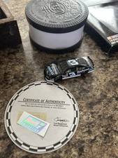 2 Dale Earnhardt Sr 3 Oreo Goodwrench 2001 Car with Collectors Tin 1/64 NASCAR