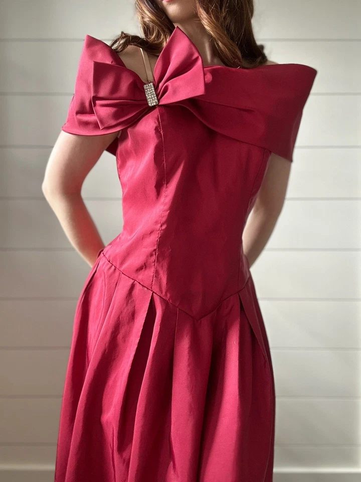 Vestido de noche FLAW 1980 color arándano tafetán largo té con lazo  Foto 3 de 4