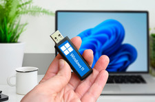 Bootable USB Drive Windows 11 25H2 UEFI 64bit