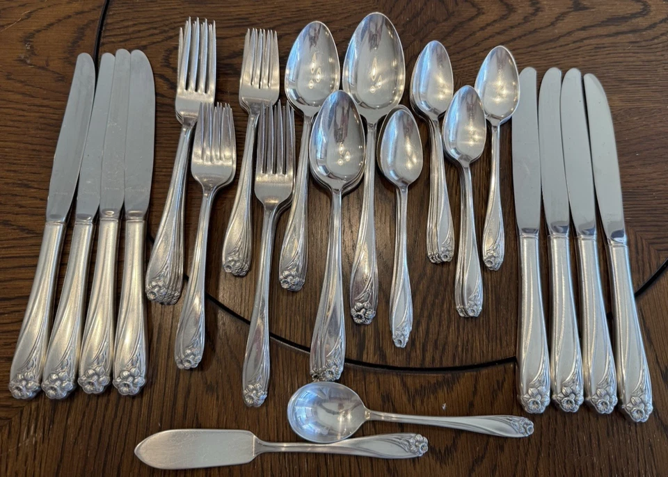 Vintage 1847 Rogers Bros IS Daffodil Silverplate Flatware Set for 8 (51 Pieces) - Image 3 of 4