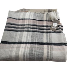 VINCE Camuto Winter Scarf Gray Pink Ultra Soft Plaid Fringe Oversized 52/52' NWT
