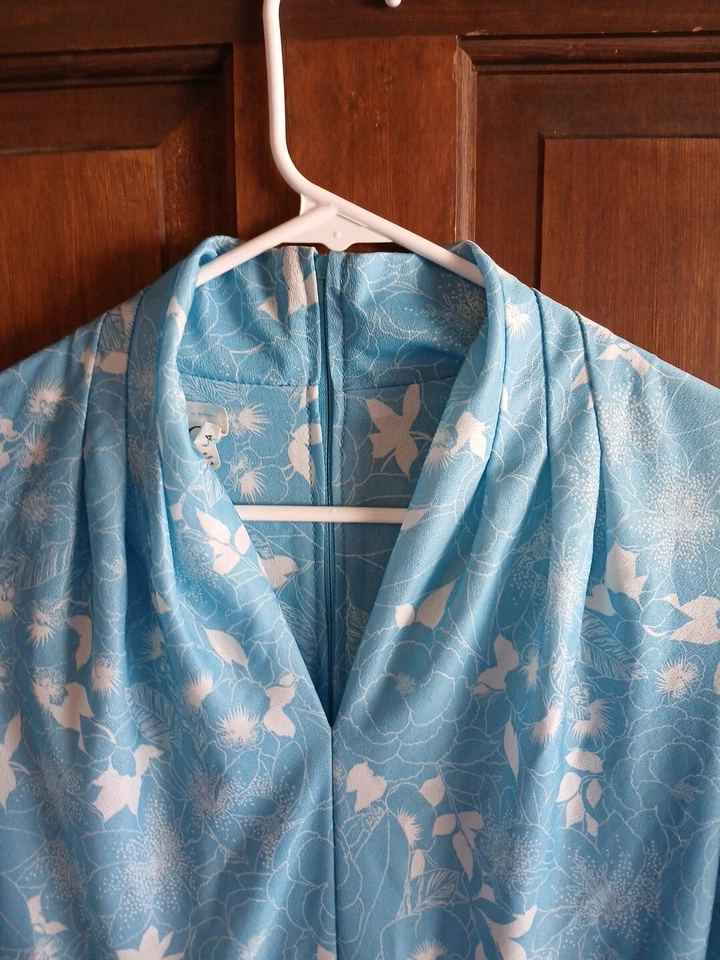 Vestido vintage floral azul y blanco mediano pequeño para mujer Foto 2 de 4