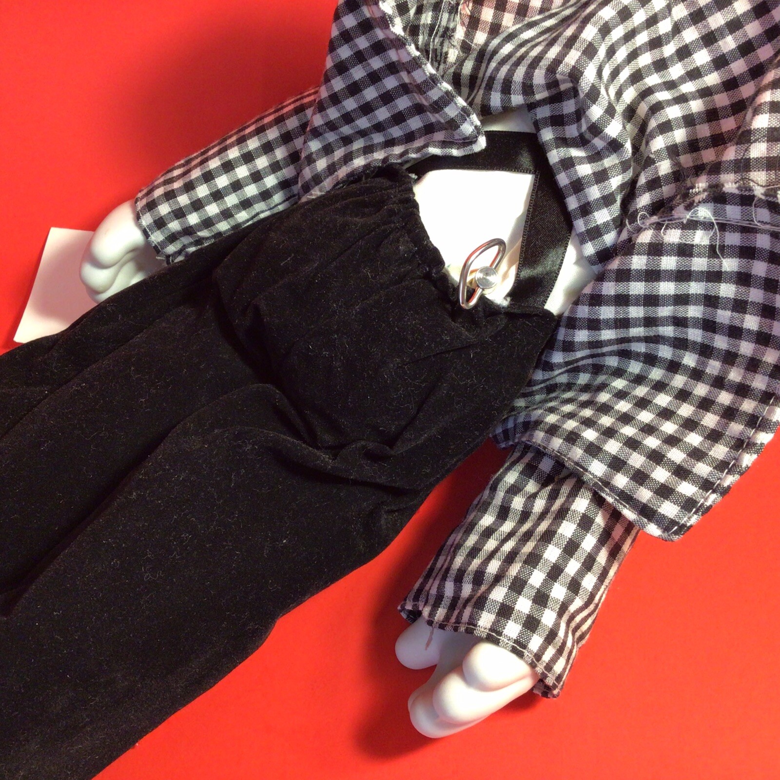 HERITAGE MUSICAL CLOWN PORCELAIN PLAYS RAINDROPS KEEP FALLING ON MY HEAD 15"