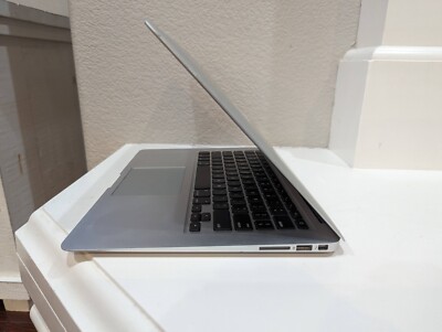 Apple MacBook Air 13.3 Apple MacBook Air 13.3