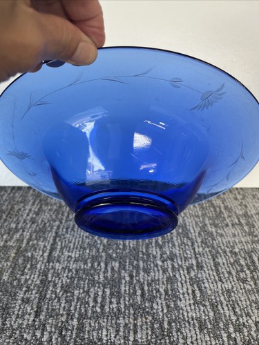 Kobaltblaue Glasschale mit Radierung am Rand - Bild 7 von 17