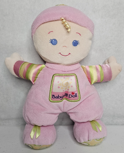 Fisher Price Baby's 1st First Doll Rosa Peluche Sonaglio Corpo Morbido Nastro Verde 10" - Foto 4 di 11