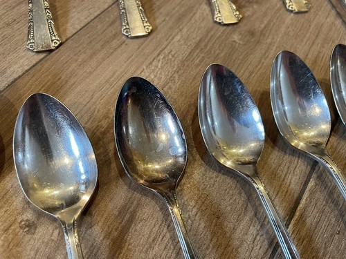 1881 Rogers Oneida Ltd. Eight 5 Piece Settings + Serving Utensils Anti-Tarnish - 第 13/24 張圖片