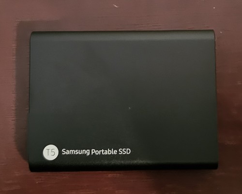 **LOW USAGE** Samsung T5 1TB Up to 540MBs USB 3.1 Black Portable External SSD - Picture 4 of 7