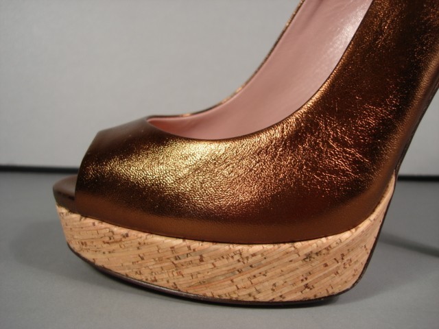 GUCCI 38/8 LISBETH METALLIC BRONZE PLATFORM SANDALS PEEPTOE