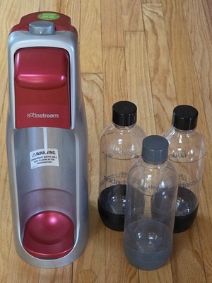 SodaStream A200 Sparkling Water Machine Red w/3 Bottles, NO Co2, **WORKS**