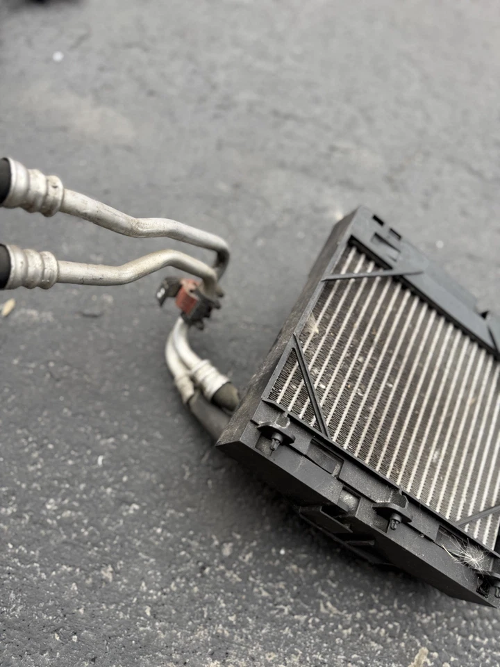 BMW F02 750Li 2009-2015 4,4 L N63 delantero izquierdo motor enfriador de aceite radiador fabricante de equipos originales Foto 4 de 4