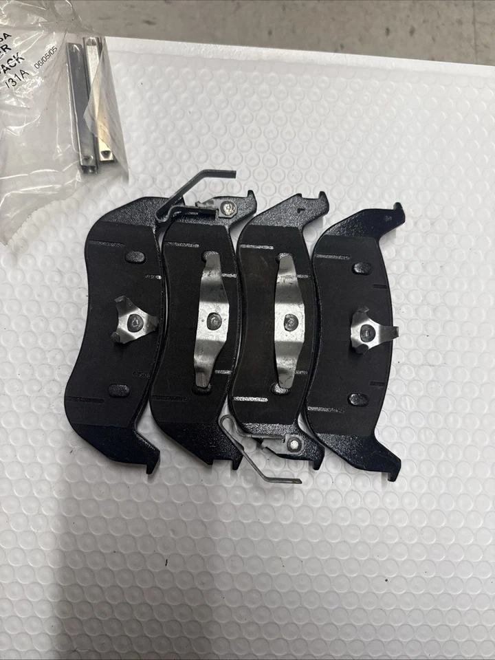 🔥Ford OEM NOS 4W1Z-2200-AA Brake Shoe And Lining Kit 2004-2005 Lincoln Town Car - Image 3 of 4