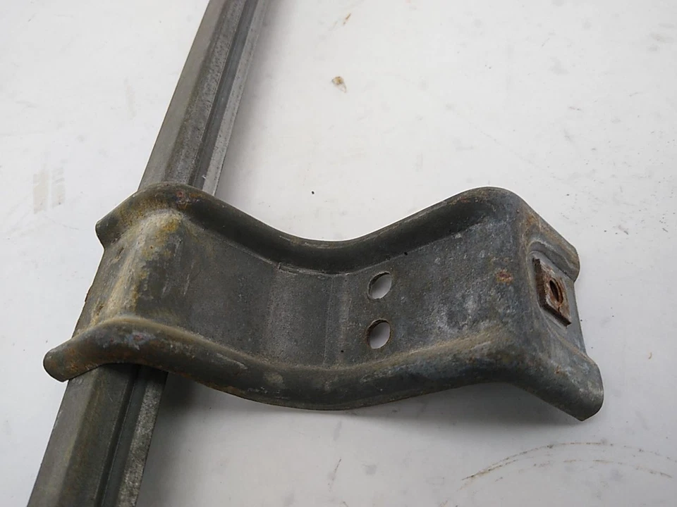 Ford Bronco Pair Of Front Window Glass Guides Fits 1992 1993 1994 1995 1996 92 - Image 4 of 4