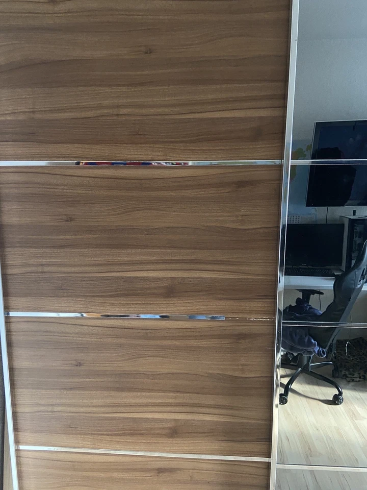 Schwebetürenschrank mit Spiegel 200 cmx 220cm.