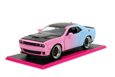 Pink Slips 1:24 W5 2015 Dodge Challenger Srt Hellcat Diecast Auto mit Basis Kinder 
