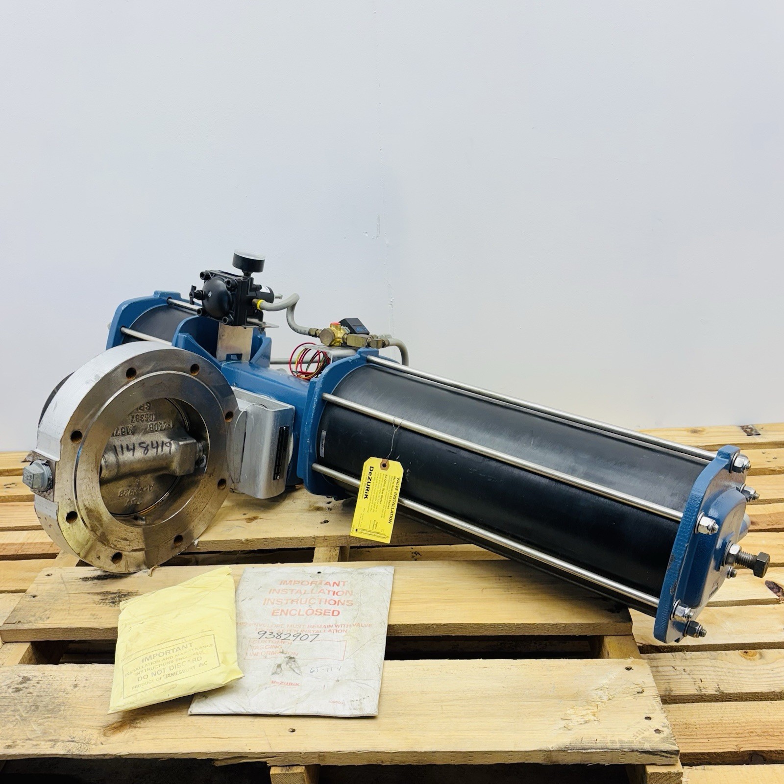 DeZURIK 8" 150# BHP 316 SS Butterfly Valve with Actuator & Controls