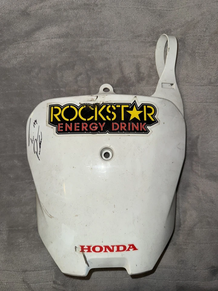 TRAVIS PASTRANA #199 - AUTÉNTICO FIRMADO HONDA MATRÍCULA DELANTERA - PRINCIPIOS DE 2000’S  Foto 3 de 3