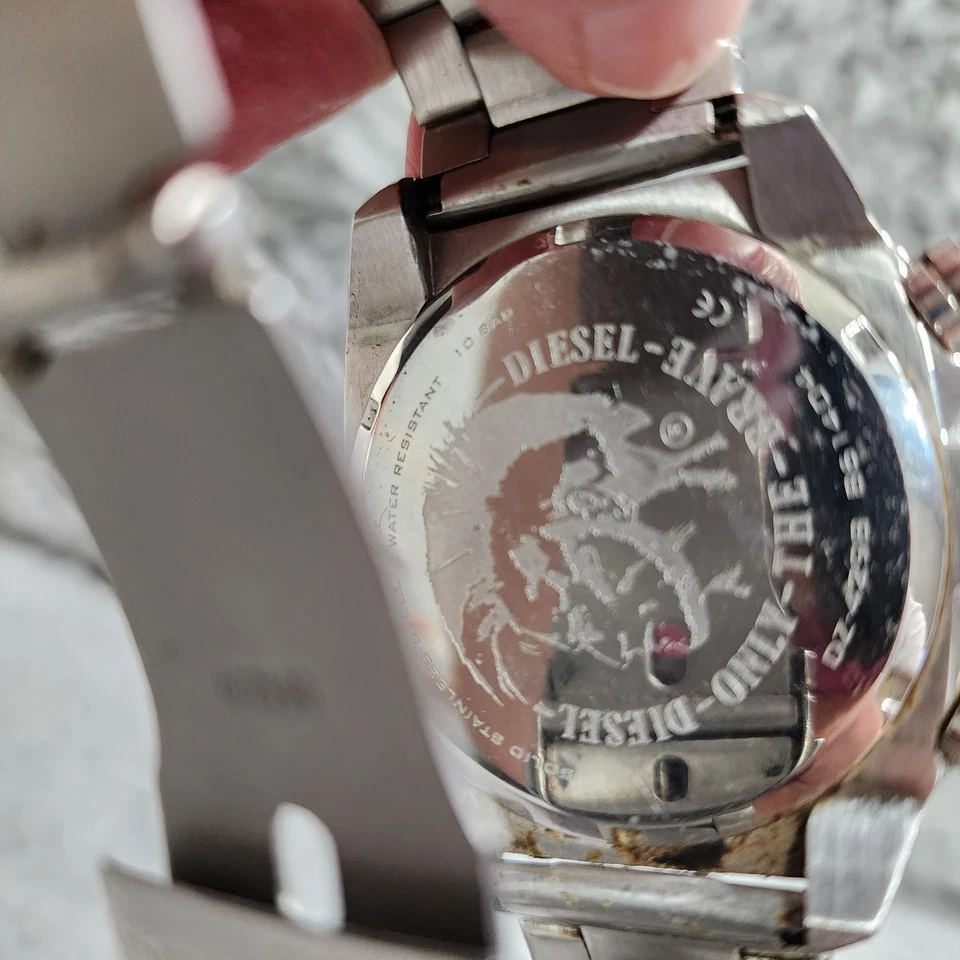 Reloj de cuarzo Diesel Overflow DZ4298 para hombre plateado acero inoxidable esfera analógica HME9 Foto 3 de 4
