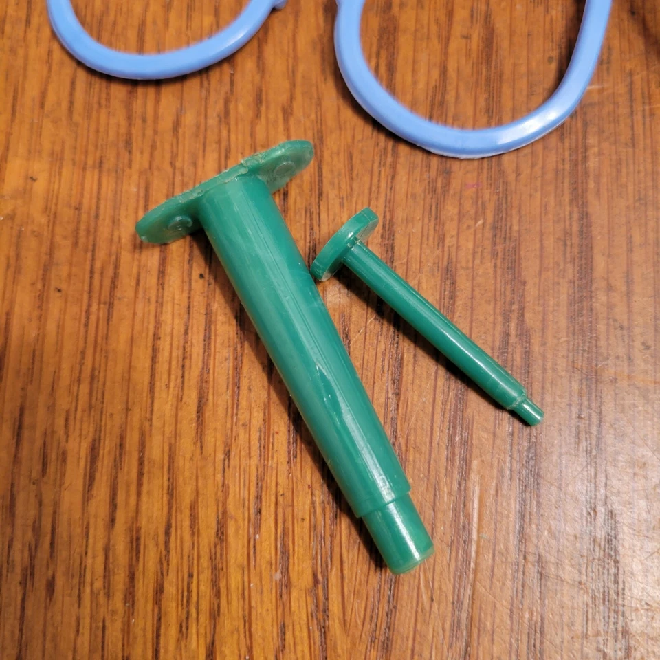 1962 BARBIE NURSE BAG W/ACCESSORIES PRESSMAN RARE - Image 4 of 4