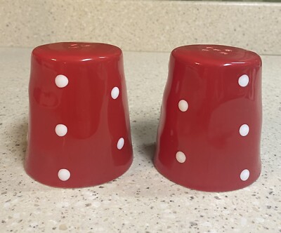 Maxwell Williams Sprinkle Bright Red Salt & Pepper Shakers Stoneware New W/O Box