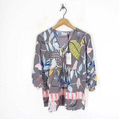 Foil Clothing graues geblümtes Bauerntop Größe 10 NEU UVP 115 £ Boho Bluse
