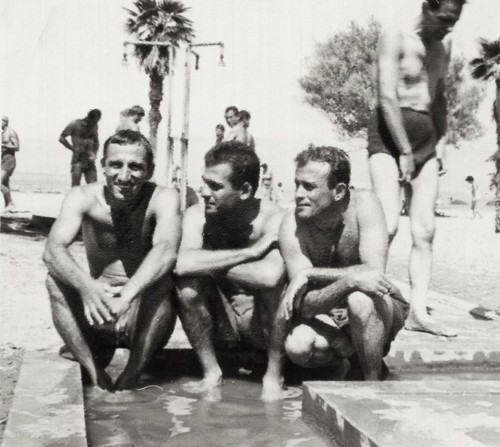 Vintage Foto Jungs hemdloser junger Mann Ausbuchtung Strand Zuneigung Beefcake Gay +9501