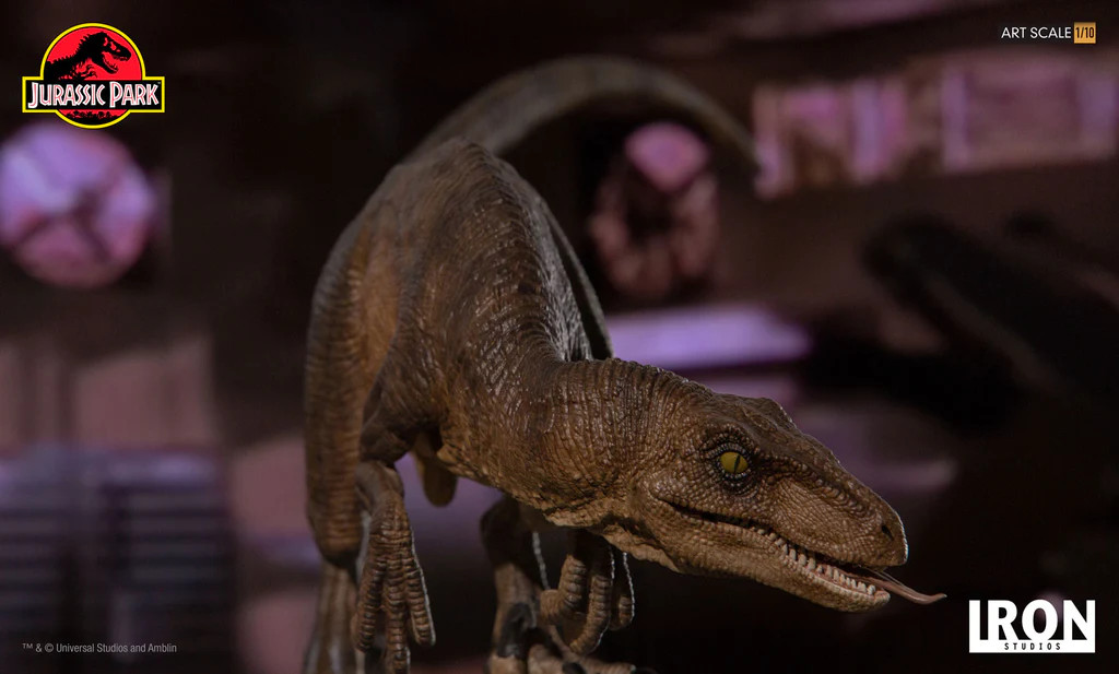 Iron Studios Jurassic Park Crouching Velociraptor  1/10 Scale Statue ULTRA RARE
