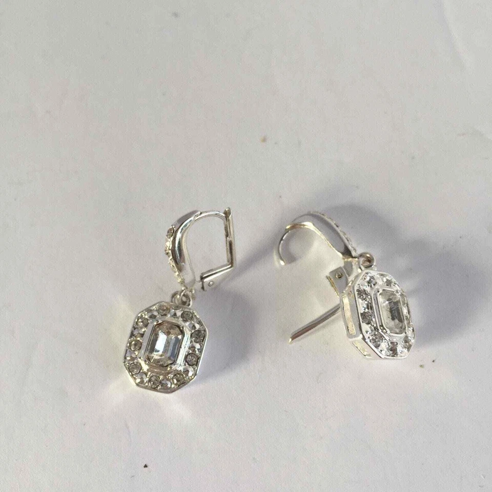 Avon 2010 Illiana Luxury Leverback Pierced Earrings Emerald Cut Silver Tone - Image 2 of 3