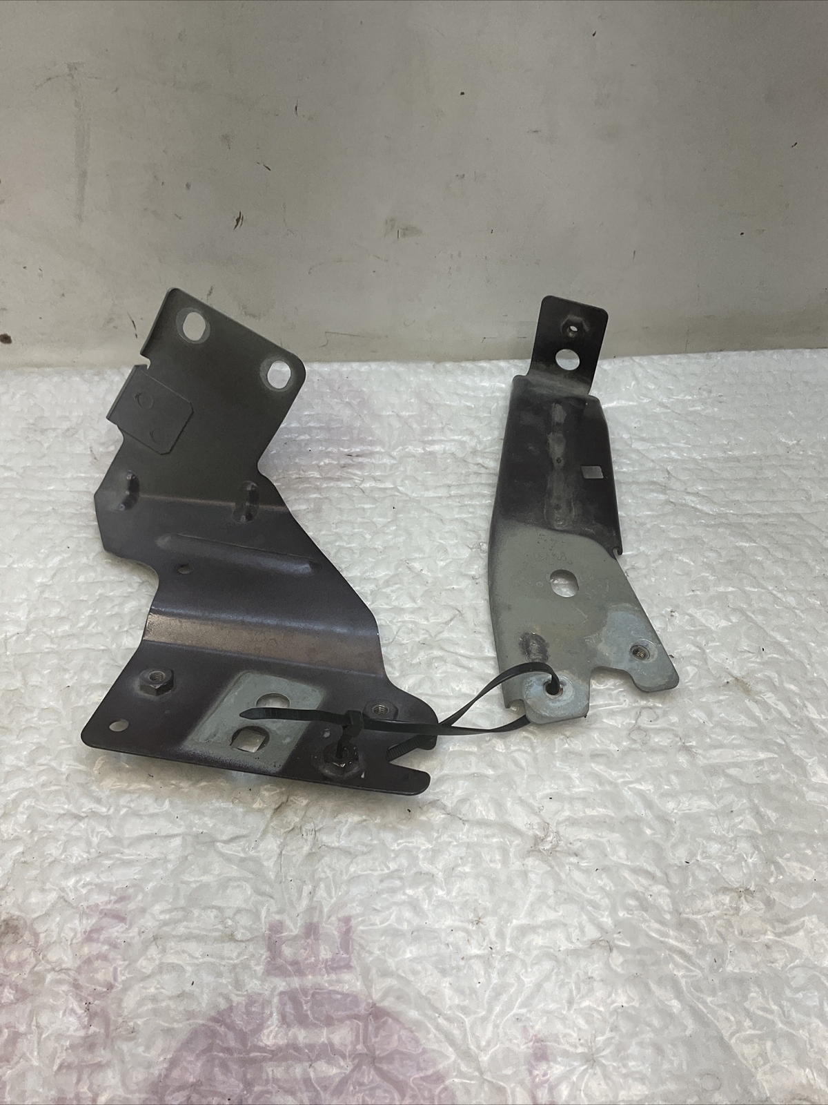 2014 - 2021 MASERATI GHIBLI FRONT LEFT FENDER LOWER REINFORCEMENT BRACKET OEM