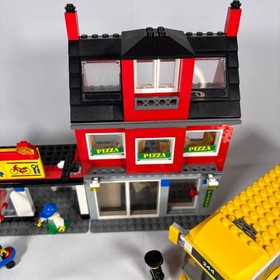 LEGO City 7641 City Corner Complete Retired No Box Bike Shop Pizza