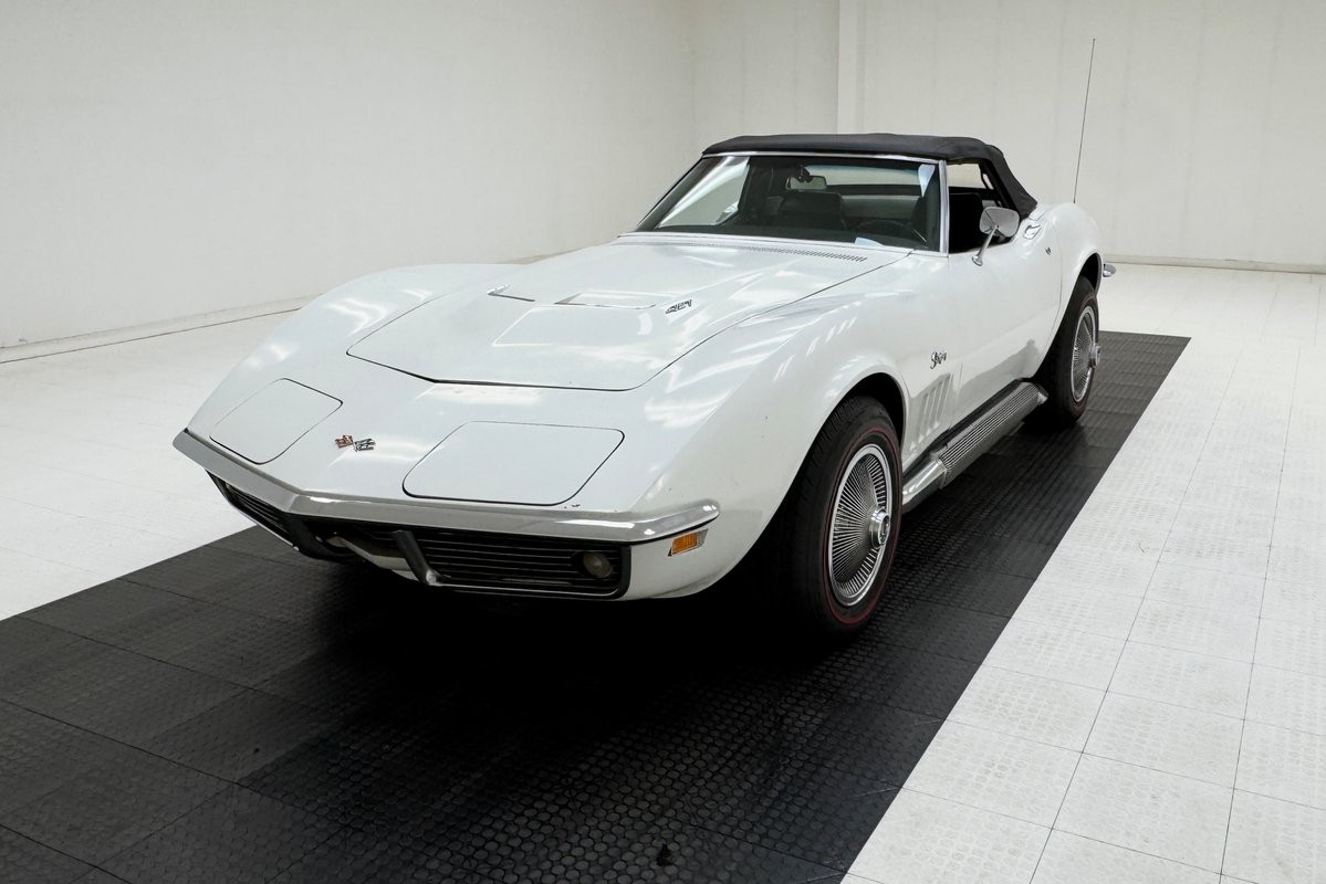 1969 Can-Am White Chevrolet Corvette   | C3 Corvette Photo 2