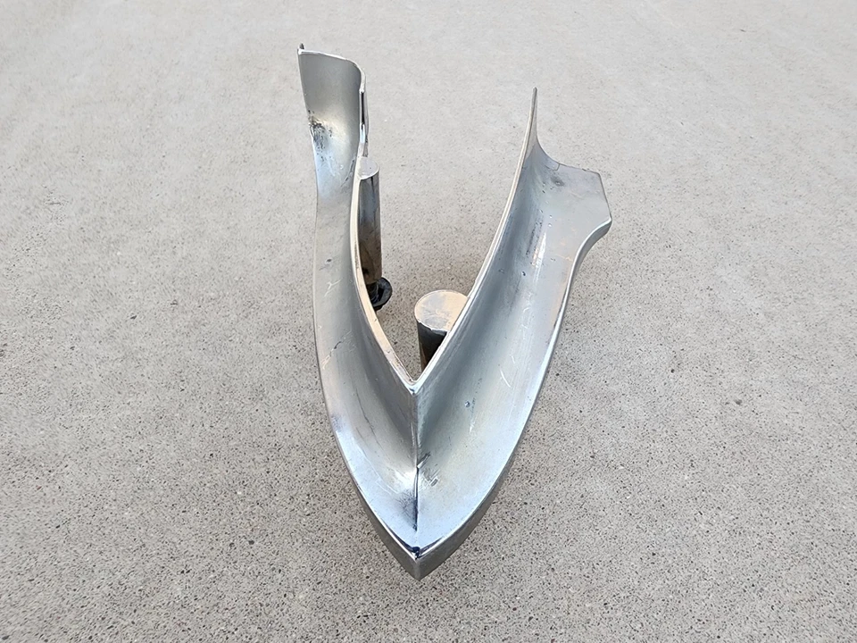 Oldsmobile Toronado 1966 1967 guardabarros superior izquierdo parachoques bisel moldura fabricante de equipos originales Foto 2 de 4