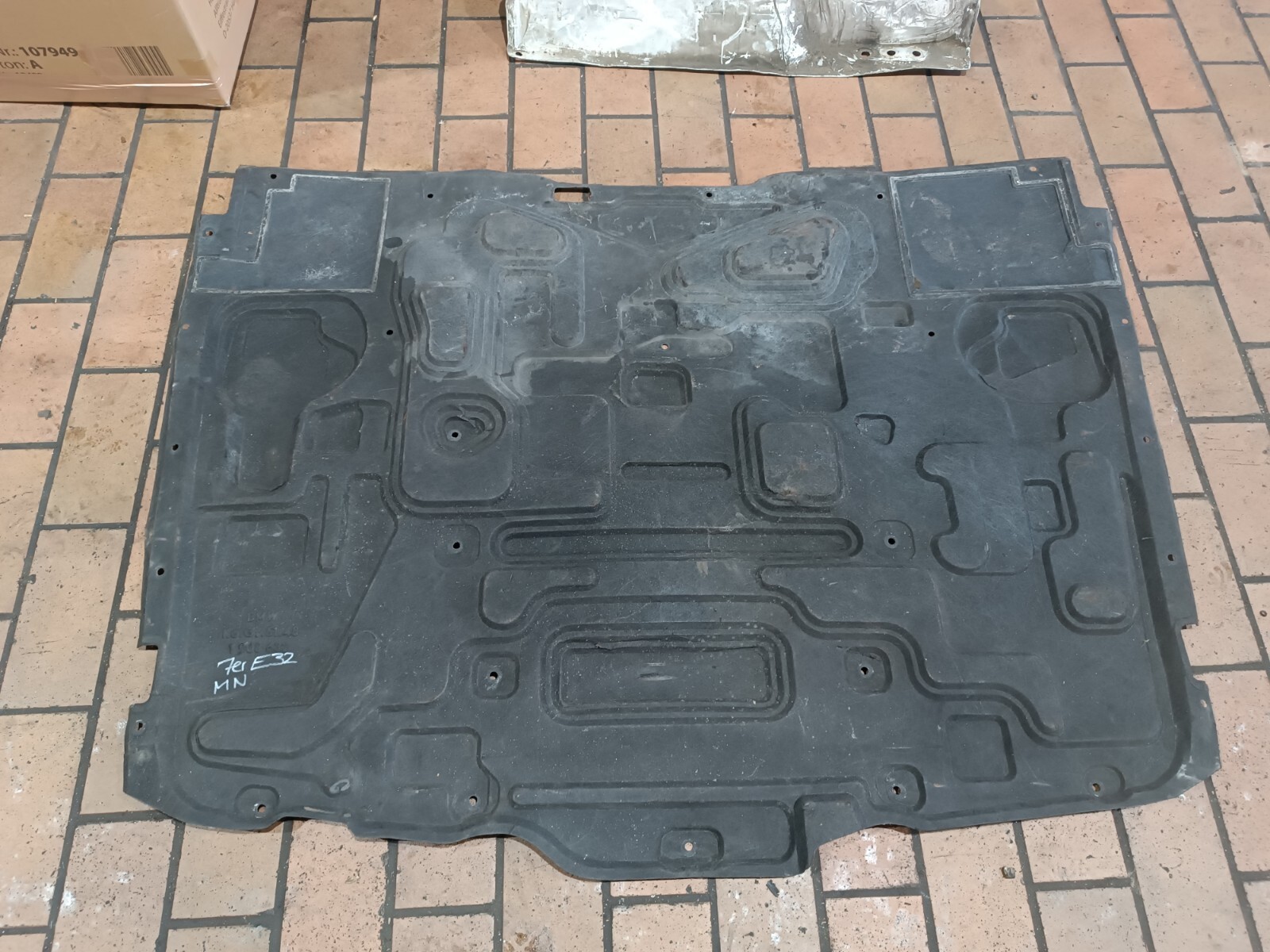 Orig. BMW 7er E32 Capó Esterilla Aislante Insonorización Dämpfungsbelag 1908632