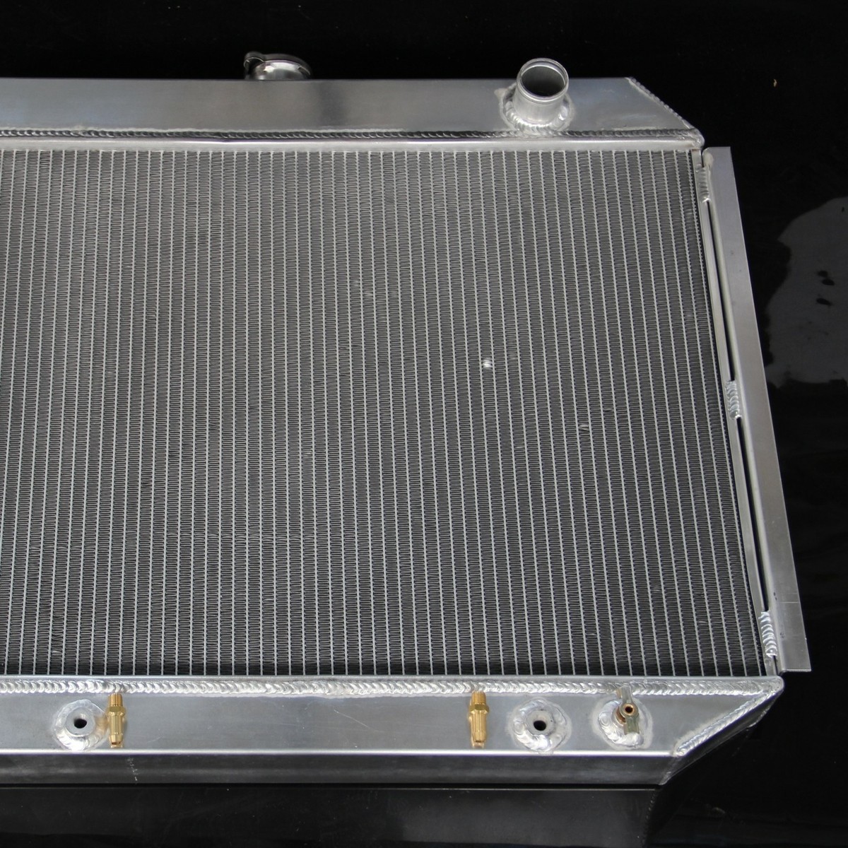 4 Row Aluminum Radiator For 1968-74 Plymouth Road Runner Barracuda Belvedere Gtx