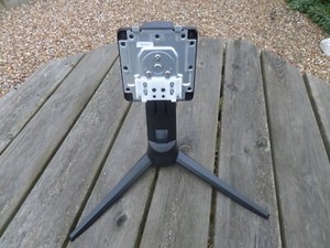 Samsung TV oder Monitor Display Ständer aus Odyssey entfernt 24" Modell F24G35TFWU