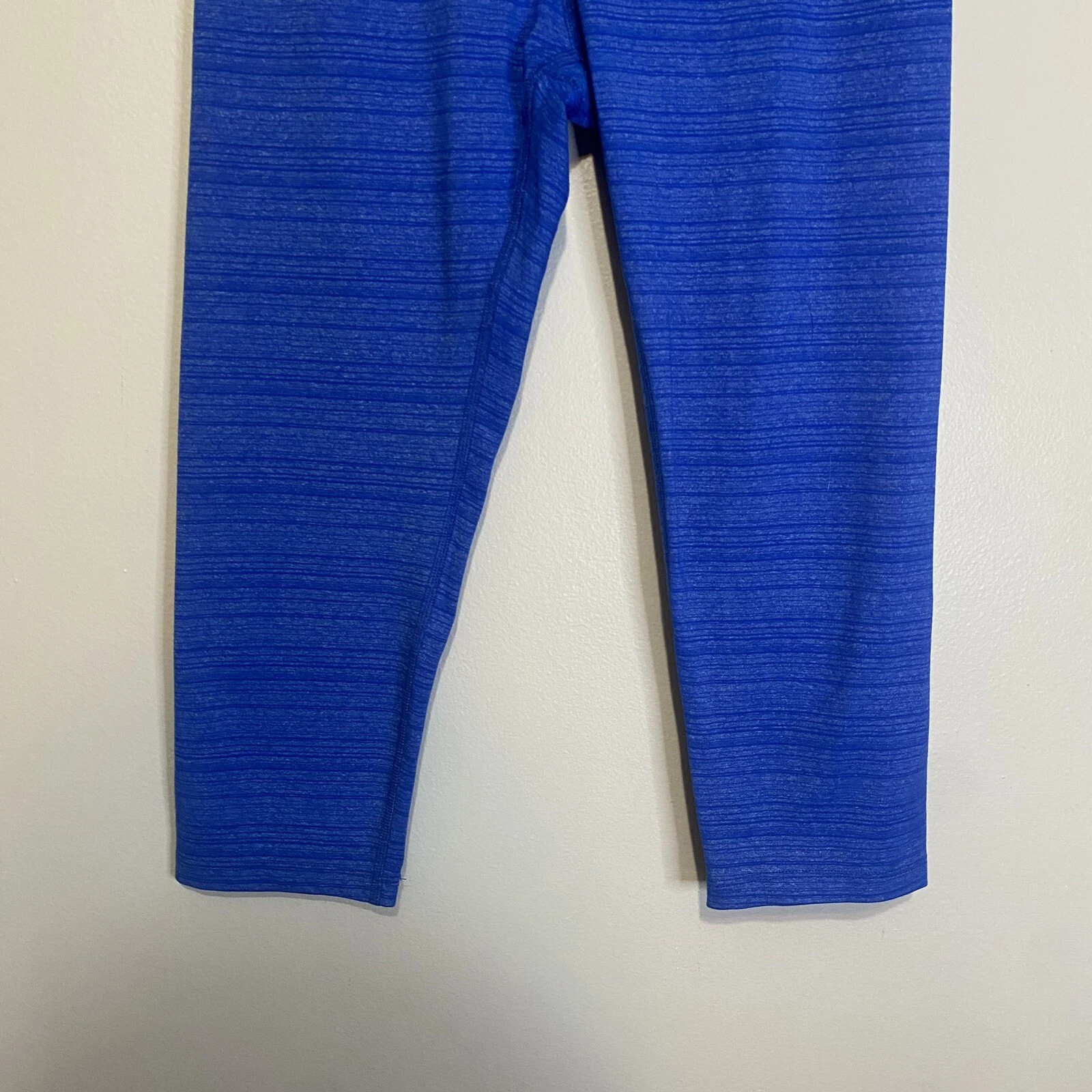beyond-yoga striped cropped stretch athletic leggings